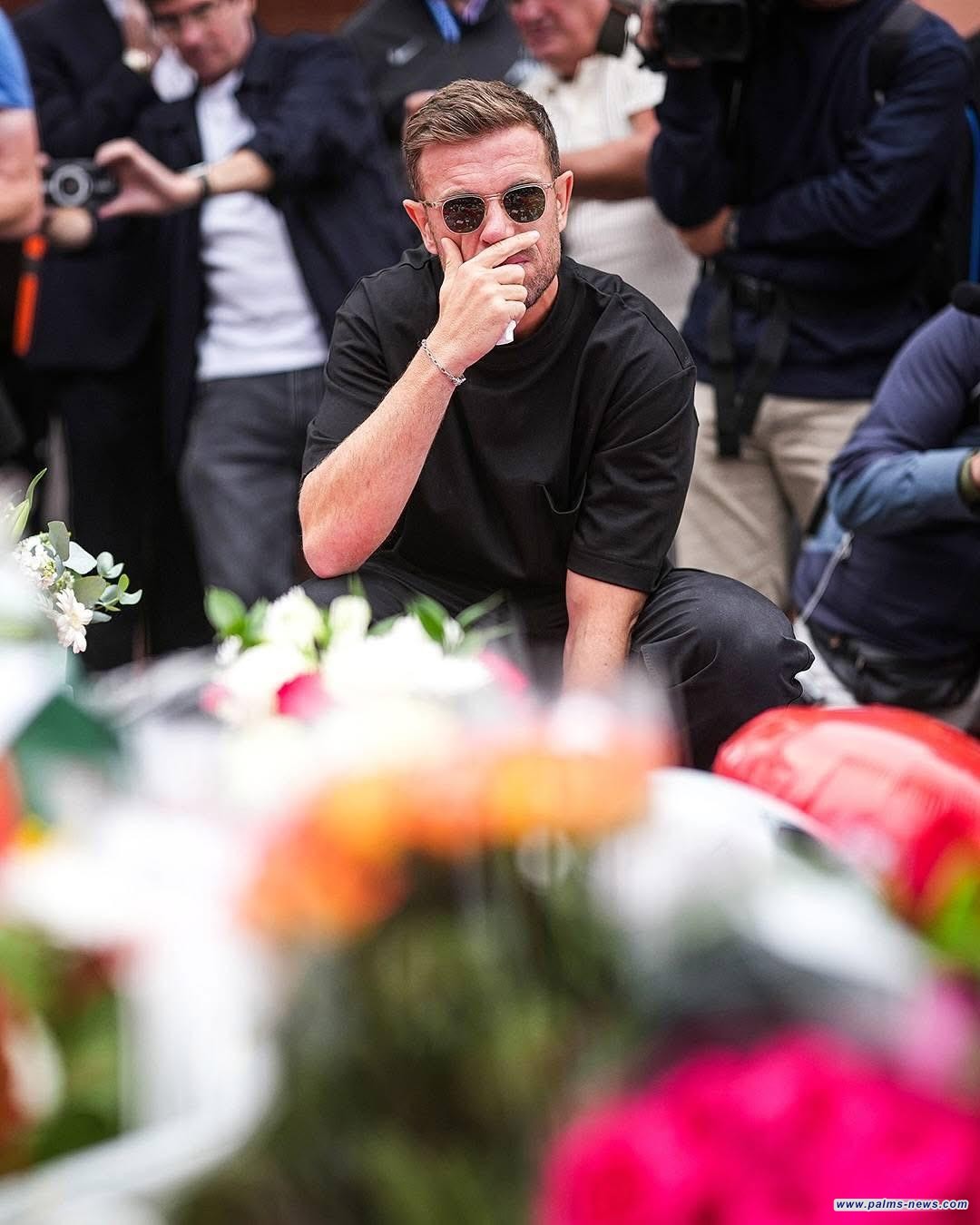 وسط حزن شديد، جماهير ليفربول تودع لاعبها ديوغو جوتا إلى مثواه الأخير.